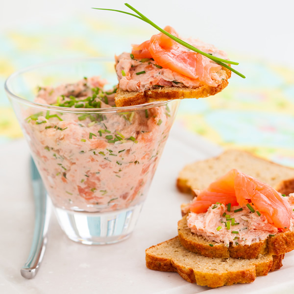 Salmon dip with chives