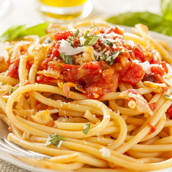 Pasta with tomato and bacon